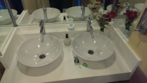 Altın Şiş Wc Lavabo Akrilik Tezgah